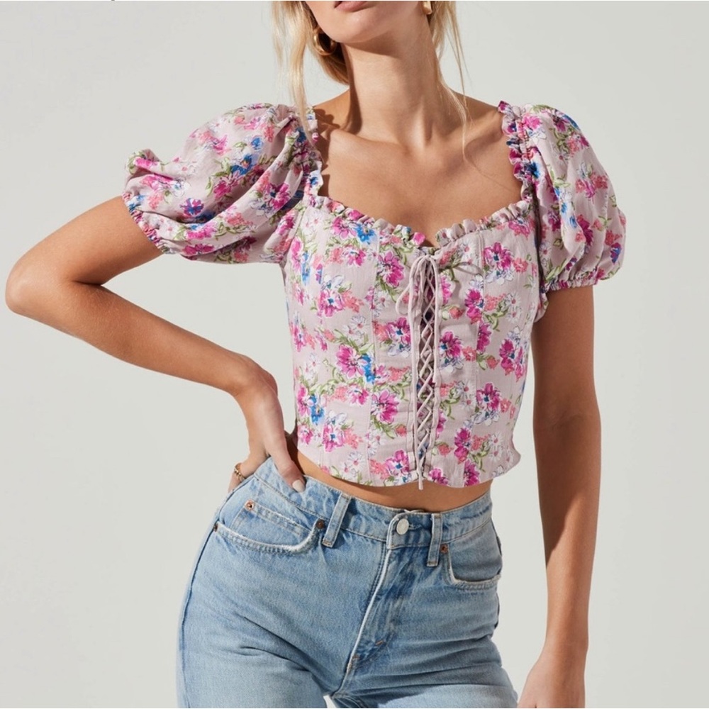 ASTR The Label Lace Up Floral Puff Sleeve Top.